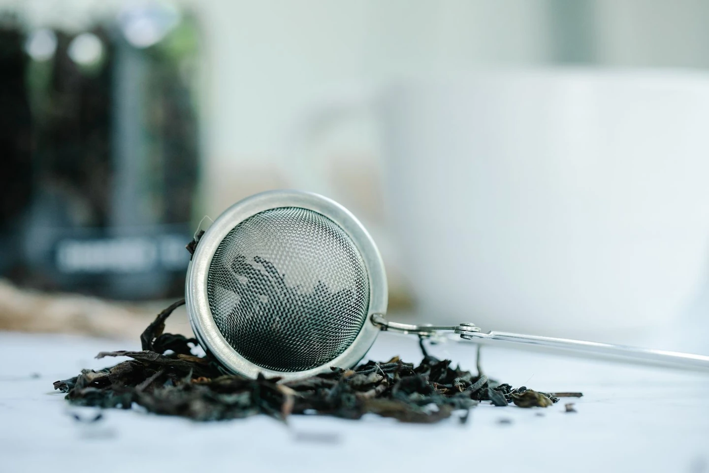 茶叶与茶滤的实物照片